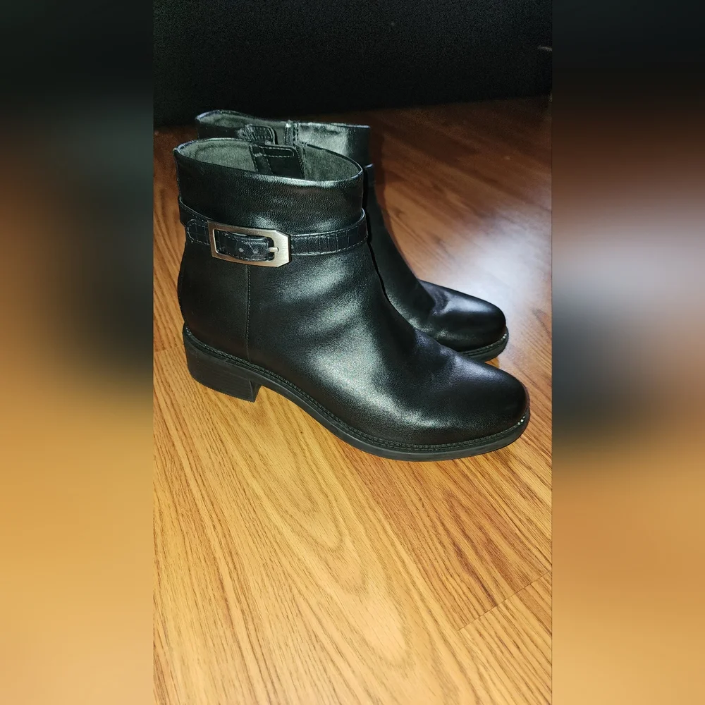 Clarks Maye Grace Bootie size 9.5