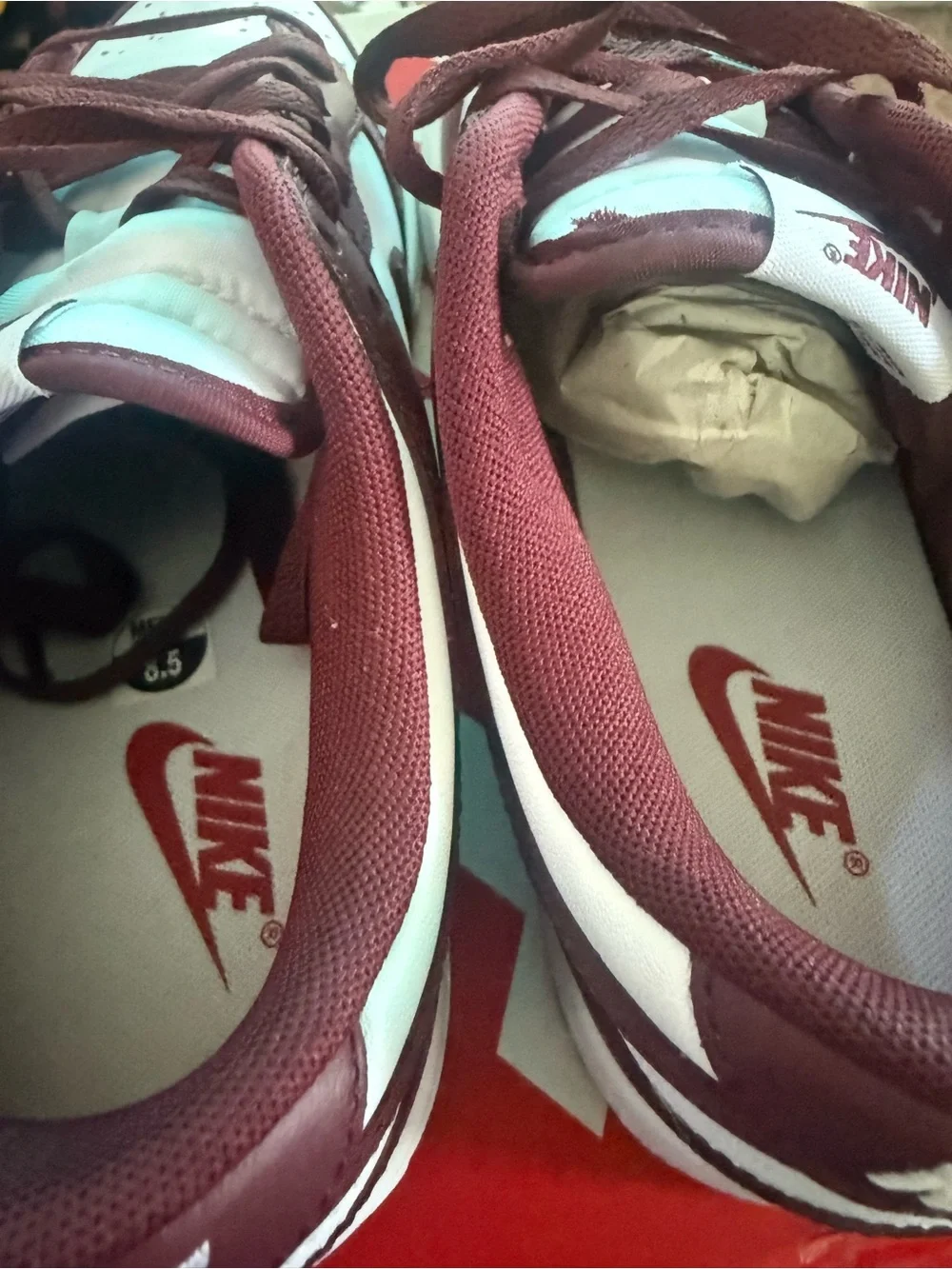 Nike Dunk Low in White and Burgundy/Maroon size 8 1/2