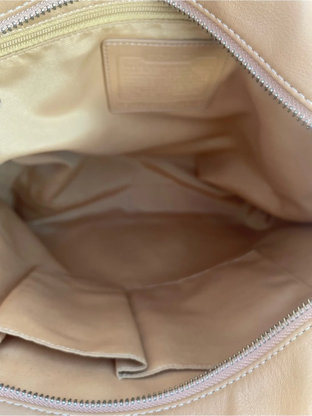 Coach tote silhouette