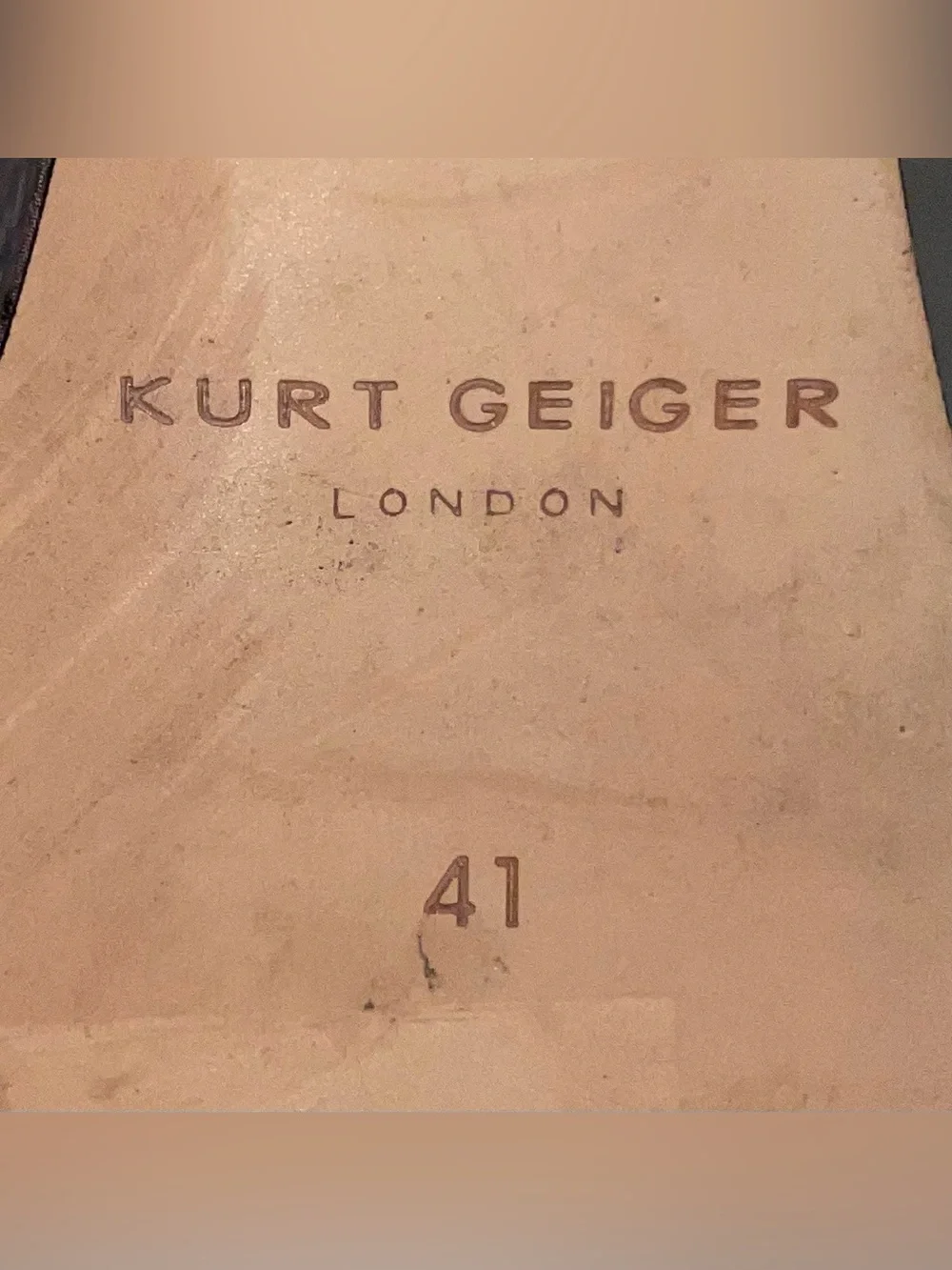 Kurt Geiger chic circular featuring