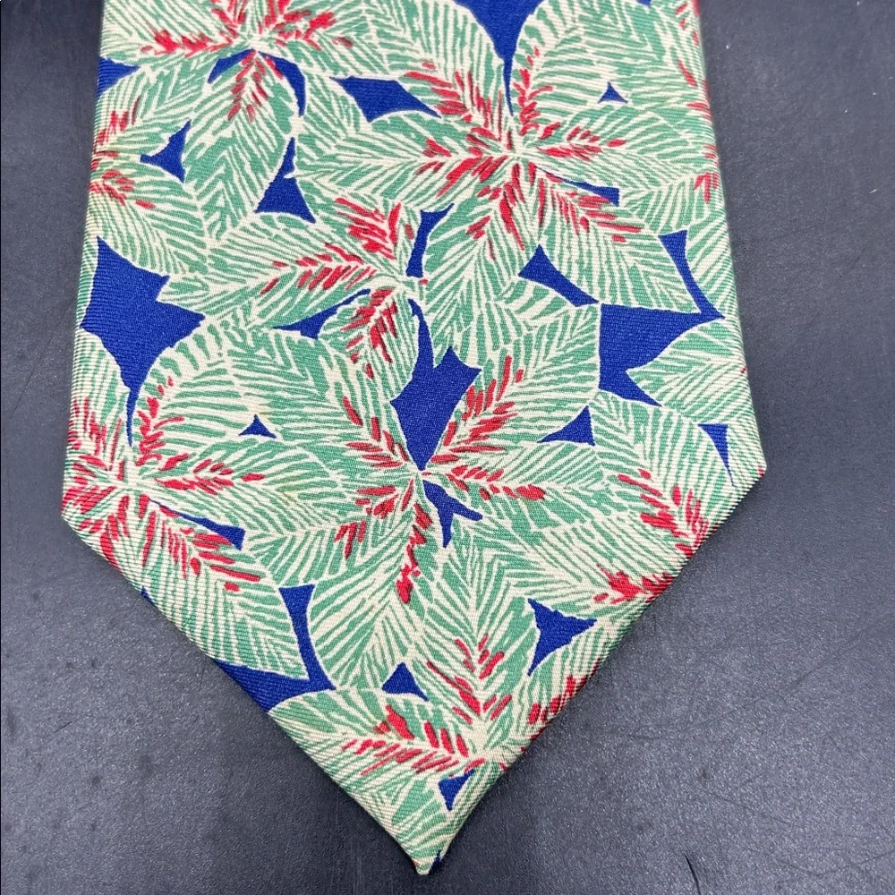 Paul Stuart stylish floral