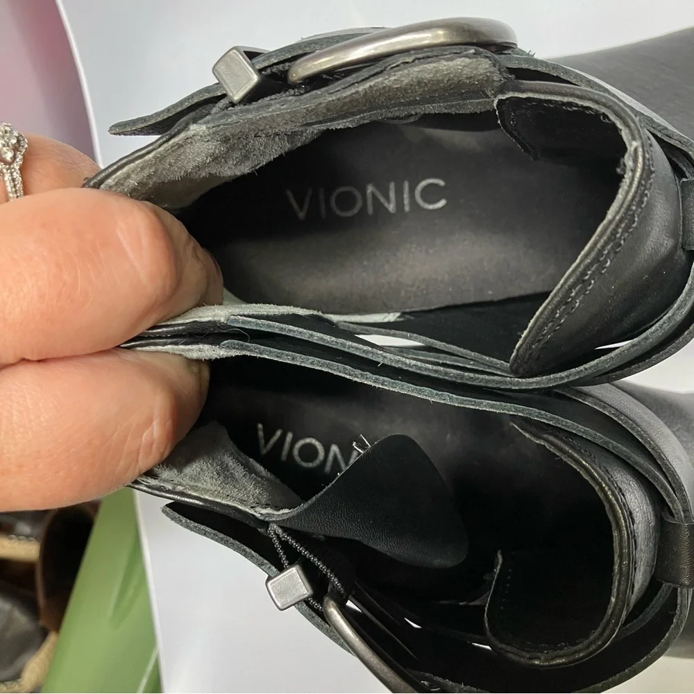 Vionic‎ black leather heeled boots size 8.5