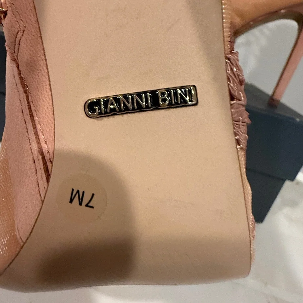 Gianni Bini Embroidered Mesh Peep Toe Booties Womens 7 Blush Pink Excellent Lace