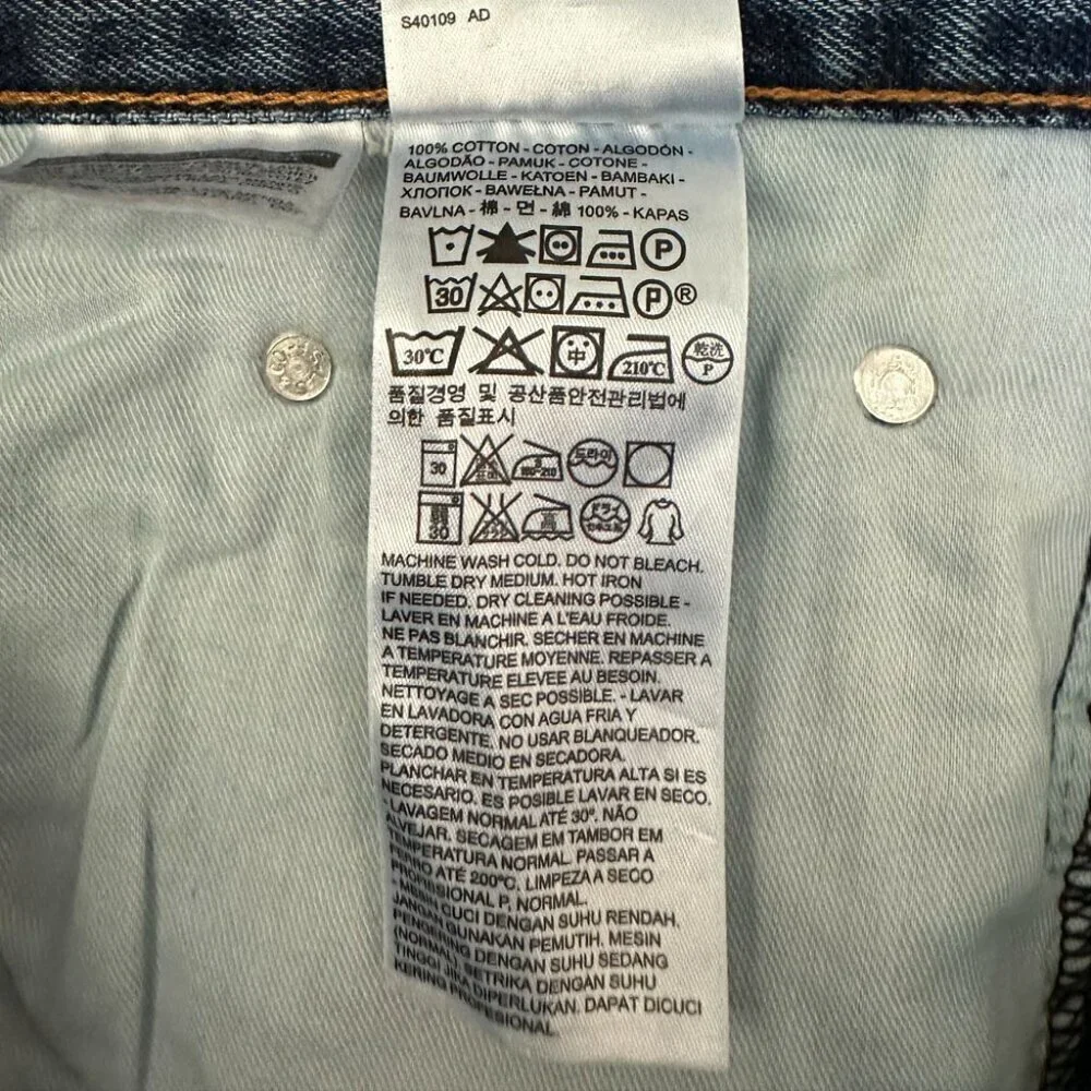 Levis below comment leave