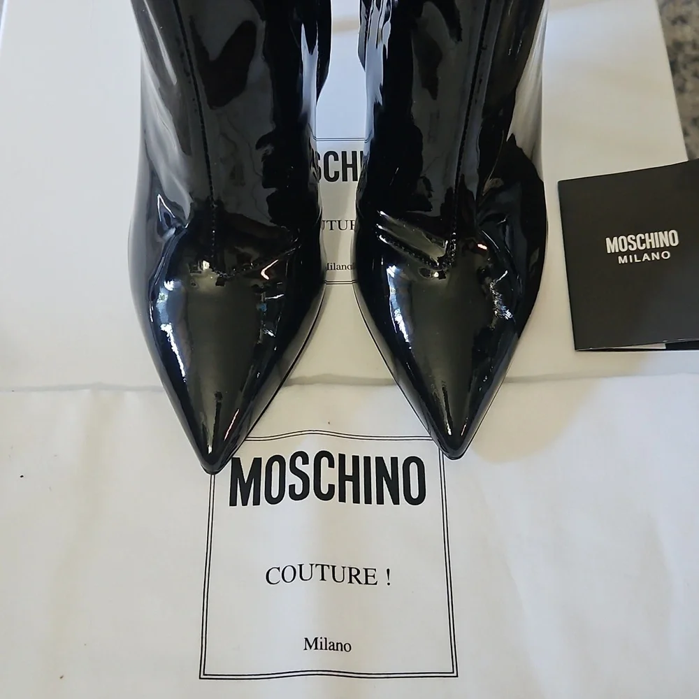 Moschino new night pointed