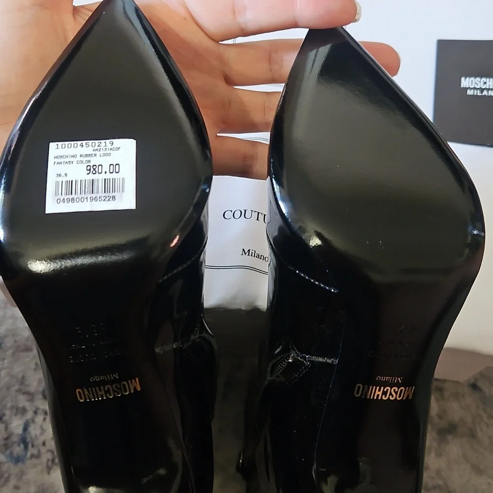 Moschino zip upper