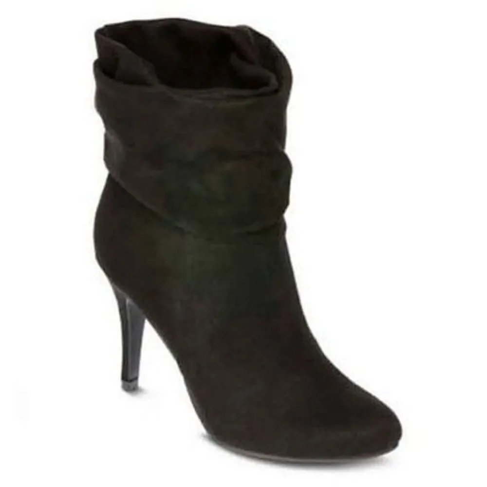 NWT in Box Gorgeous Olsenboye 6.5 Suede Slouchy Black Ankle Heel Boots Booties
