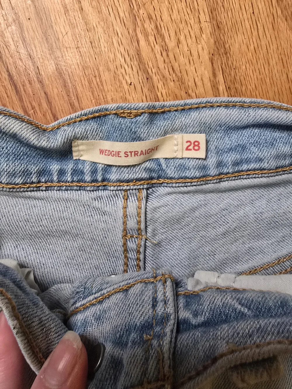 Levi's Wedgie Straight Jeans Women's Size 28 Light Wash Distressed Denim