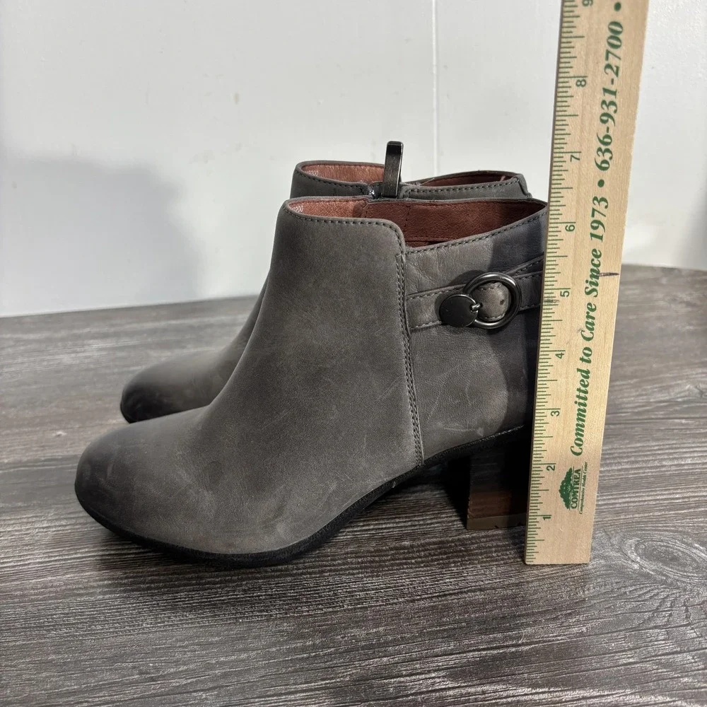 Dansko buckle construction