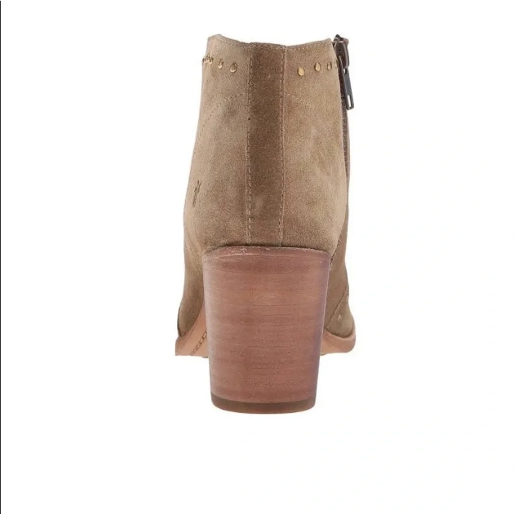 Frye Women's Nora Stud Zip Short Booties in Sand Size 8Regular