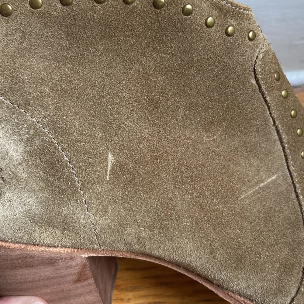 Frye Women's Nora Stud Zip Short Booties in Sand Size 8Regular