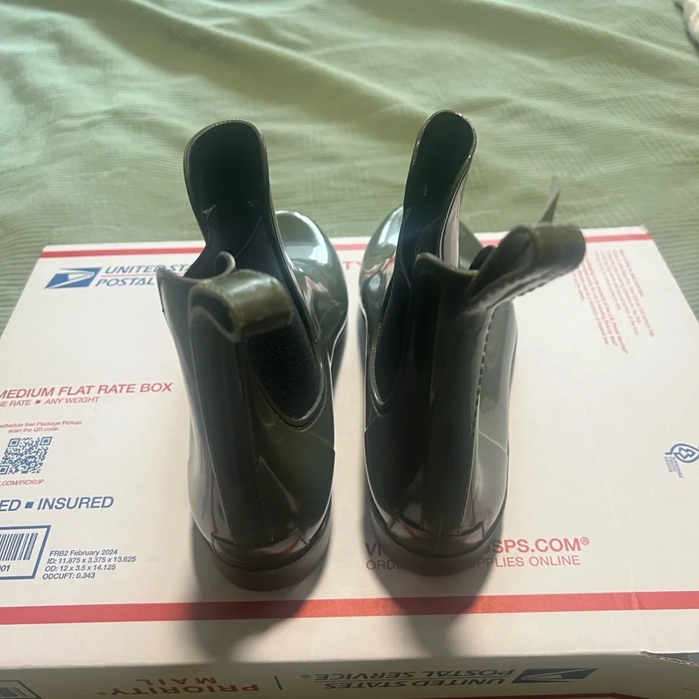 J.Crew Chelsea Rain Ankle Boots Olive Green Rubber Waterproof Size 9