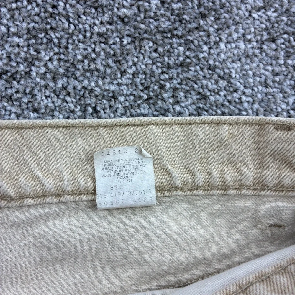 Levis measures 35in