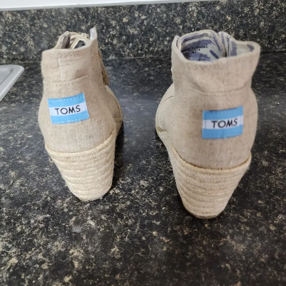 Toms desert wedge