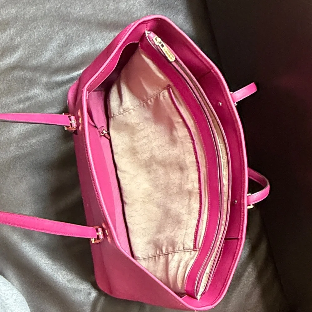 Michael Kors good hot saffiano