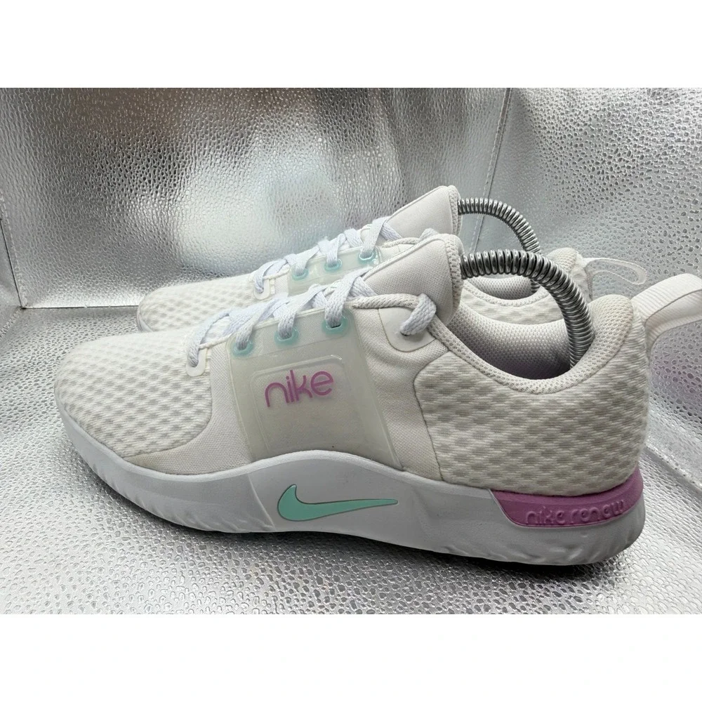 Nike product pair