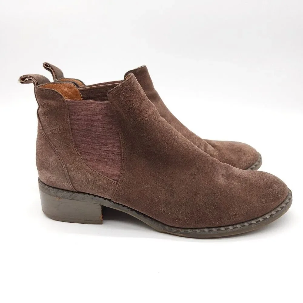 Kenneth Cole ships within