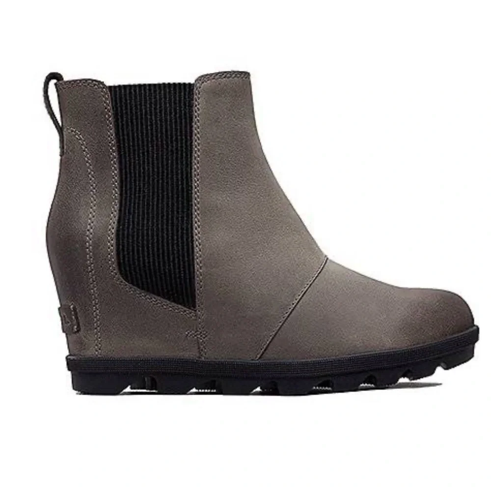 Sorel Joan of Arctic Wedge II Chelsea Taupe Ankle Boots with Black Sole Sz 7.5