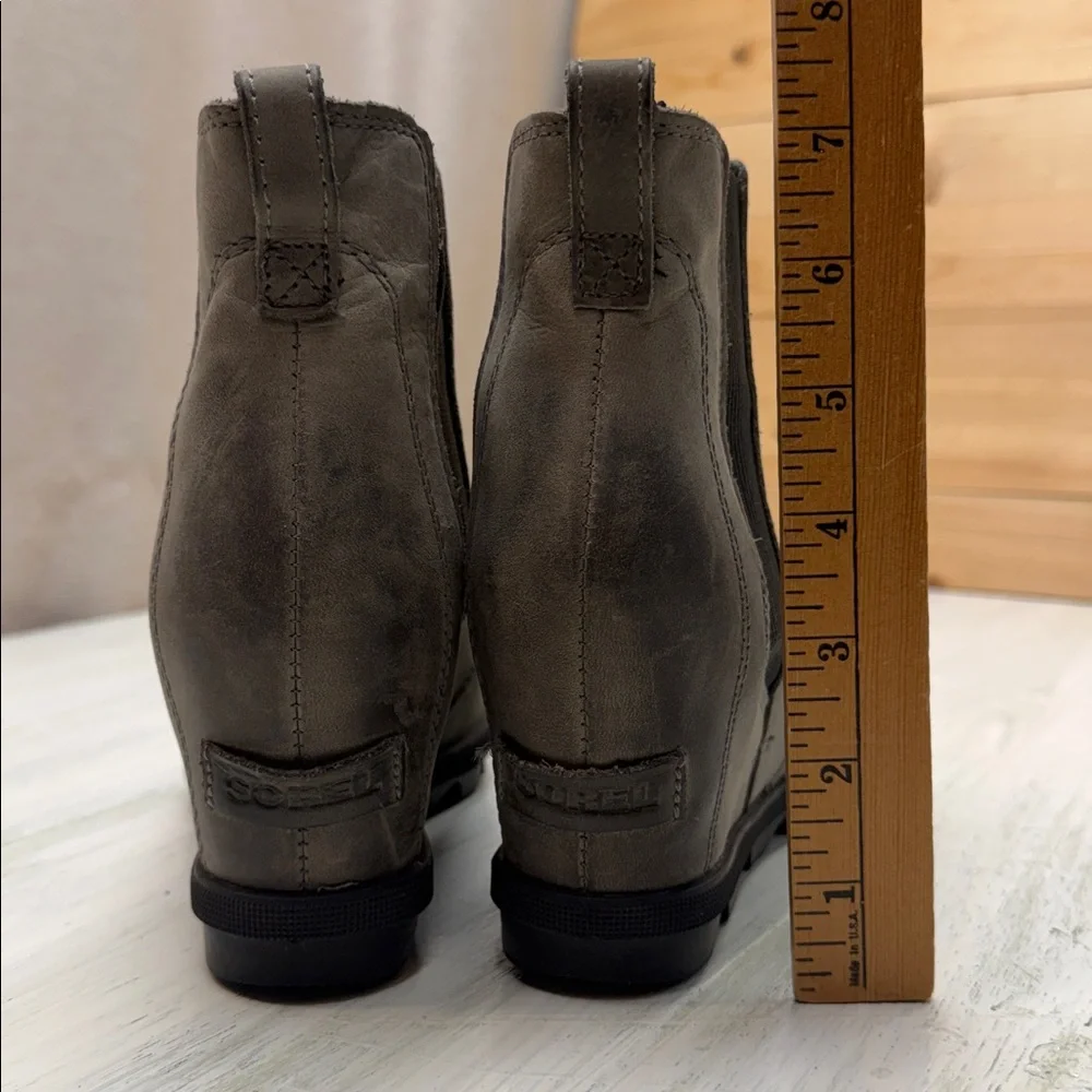 Sorel Joan of Arctic Wedge II Chelsea Taupe Ankle Boots with Black Sole Sz 7.5