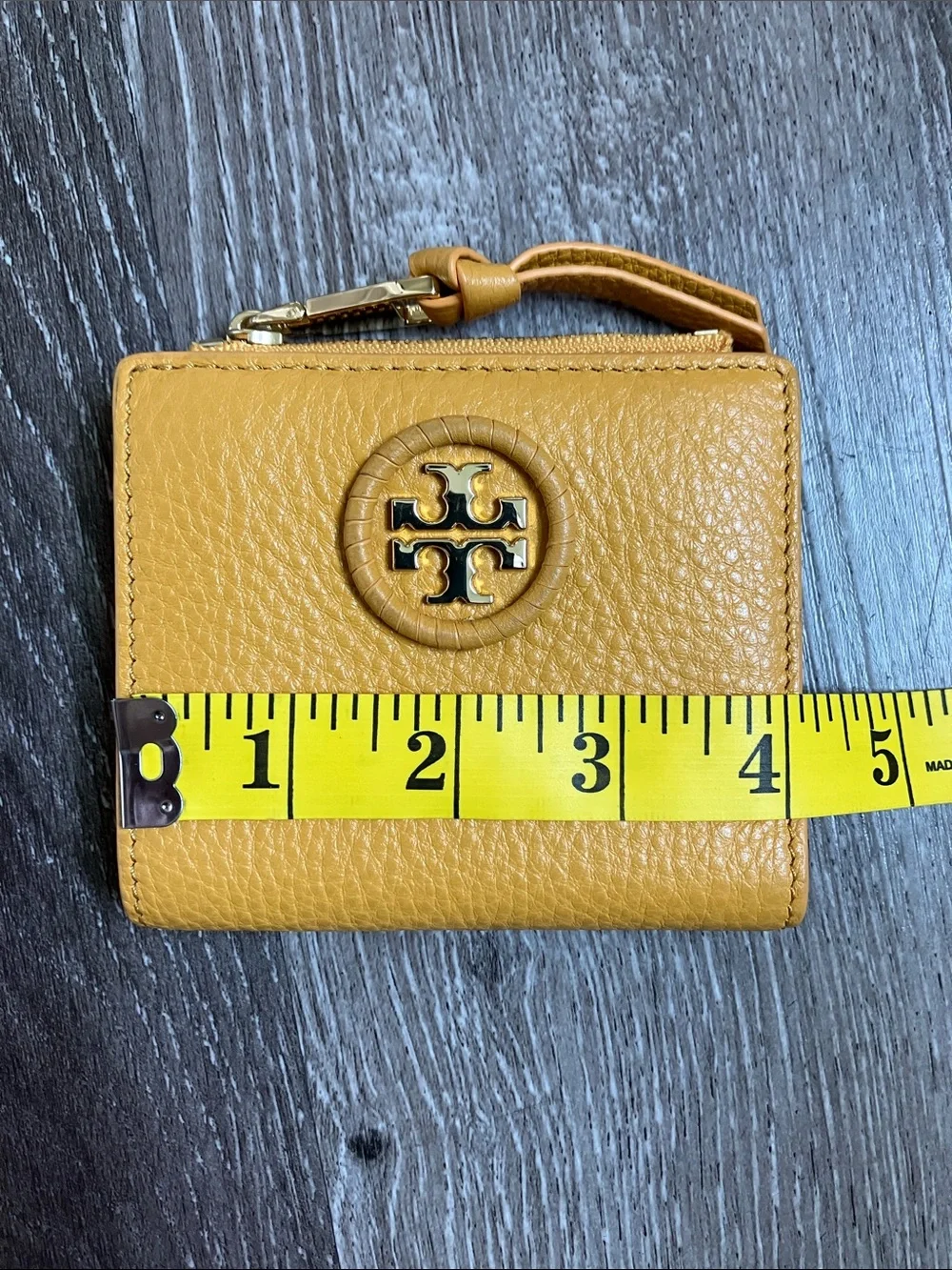 Tory Burch compact pebbled