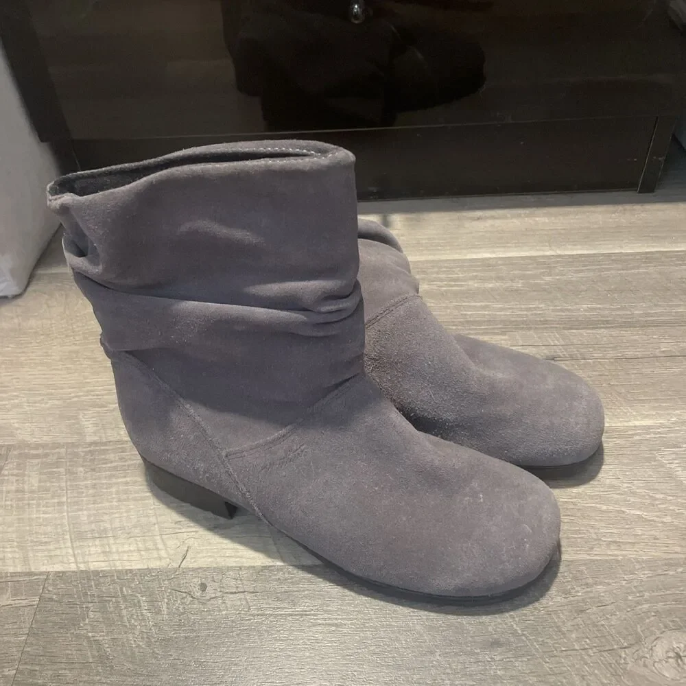 Martino Womens Suede Ankle Boots 12 W Wide Grey Slouch Zip Made in Canada