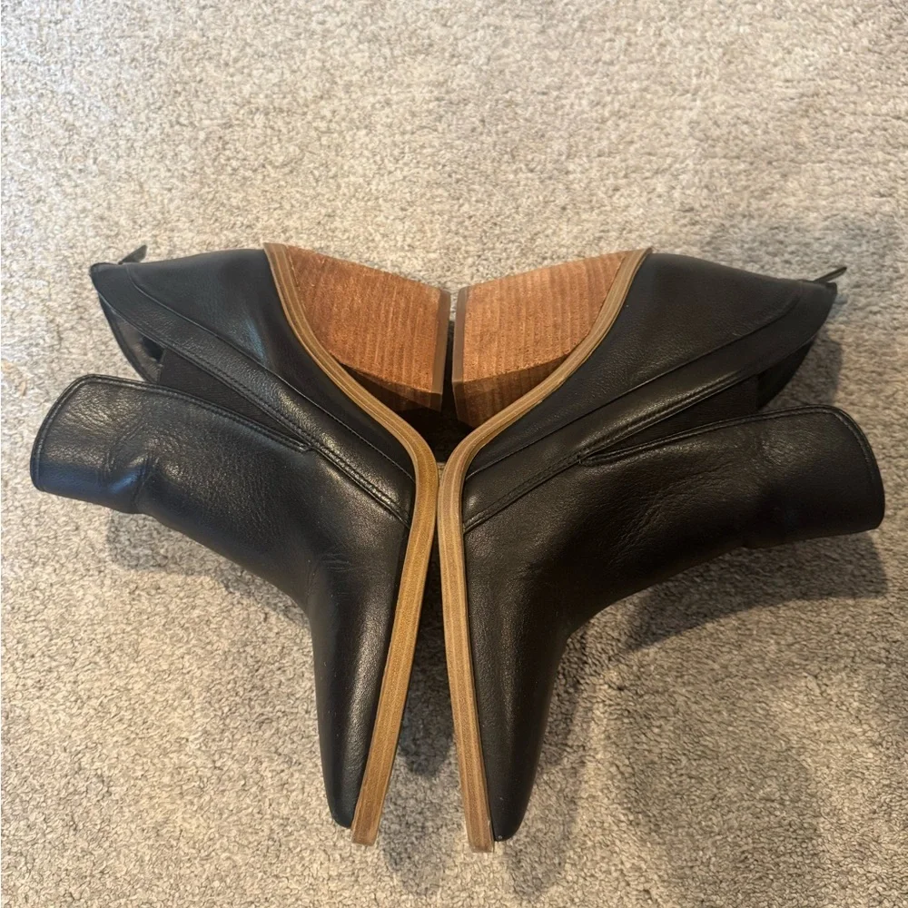 Vince Camuto Black Leather Gradina Block Heel Bootie 9.5