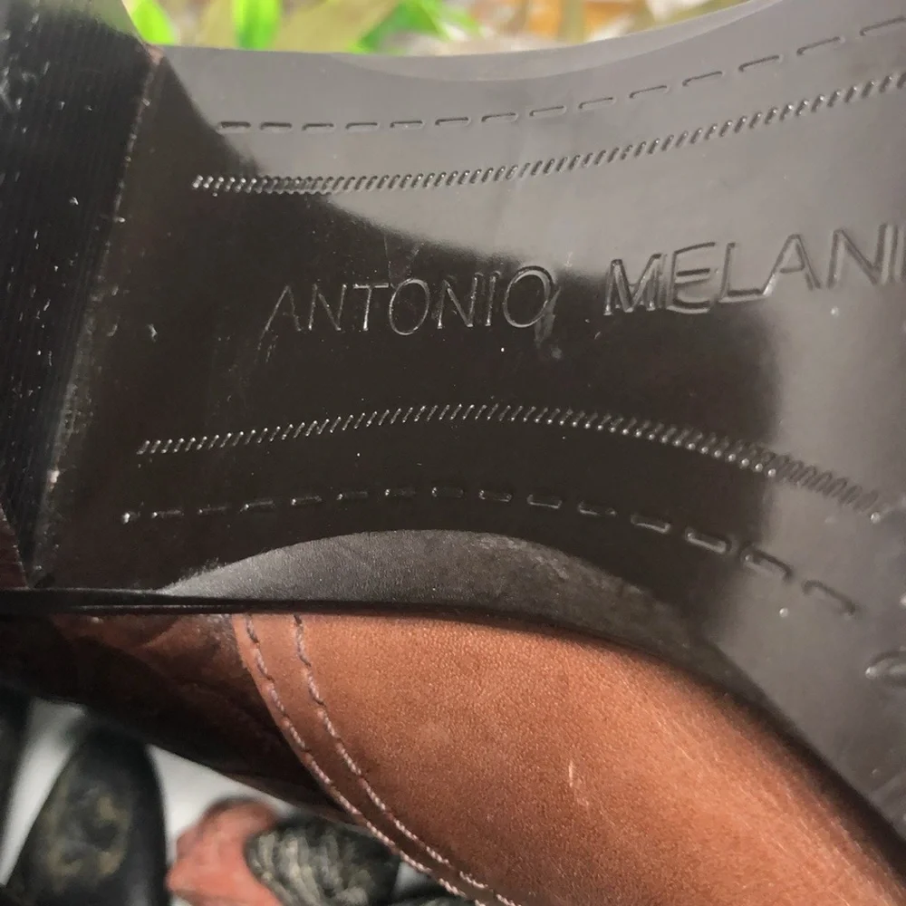 Antonio Melani Ankle Bootie Heeled  Embossed Tooled Leather Bendable Size 9 Boot