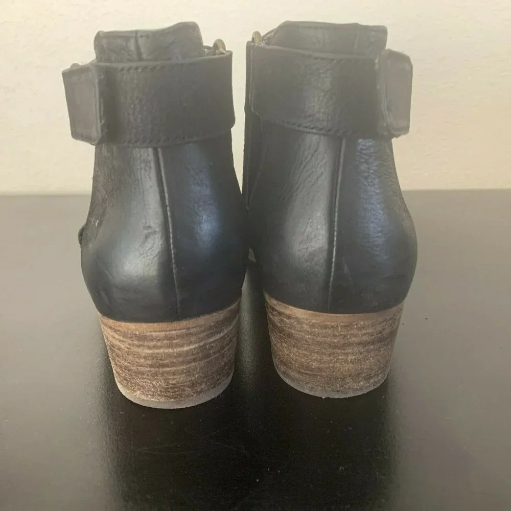 NORDSTROM Caslon 7.5 Ankle Boot Bootie Black Leather Perforated Side Easy Close