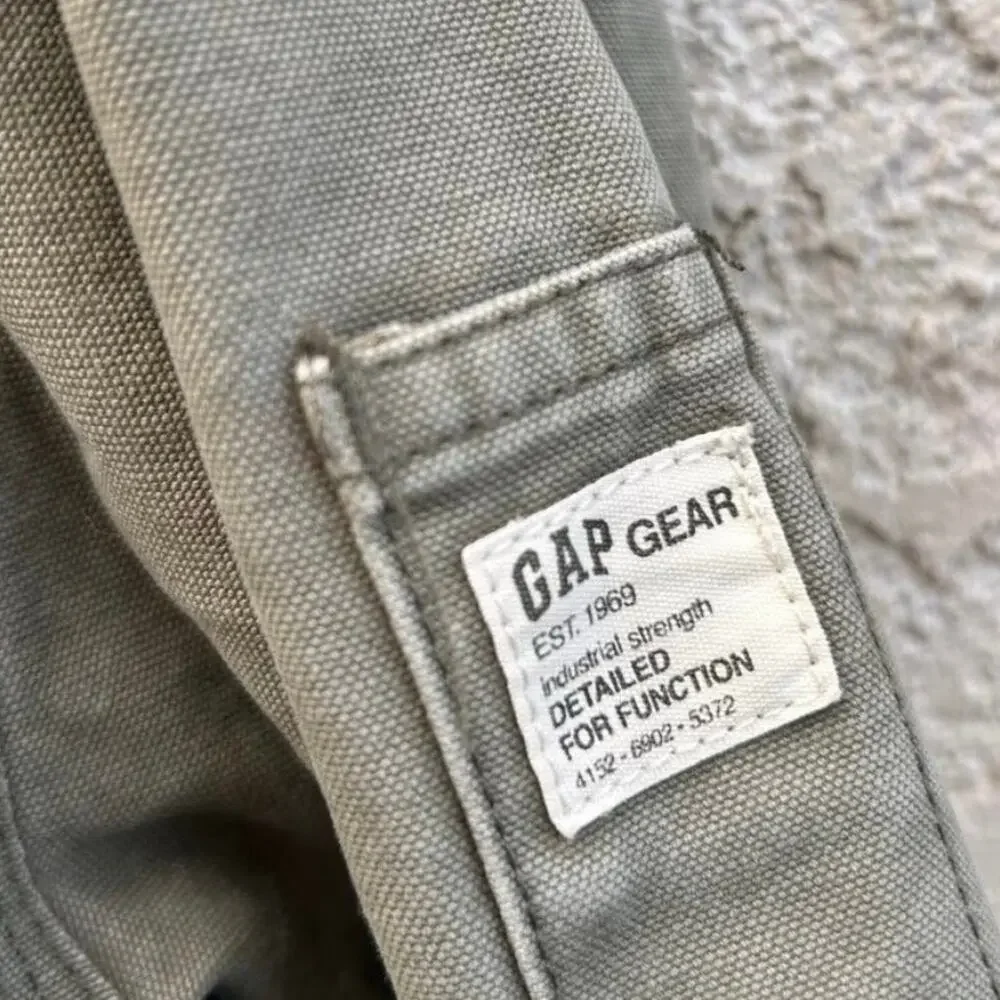 GAP olive canvas