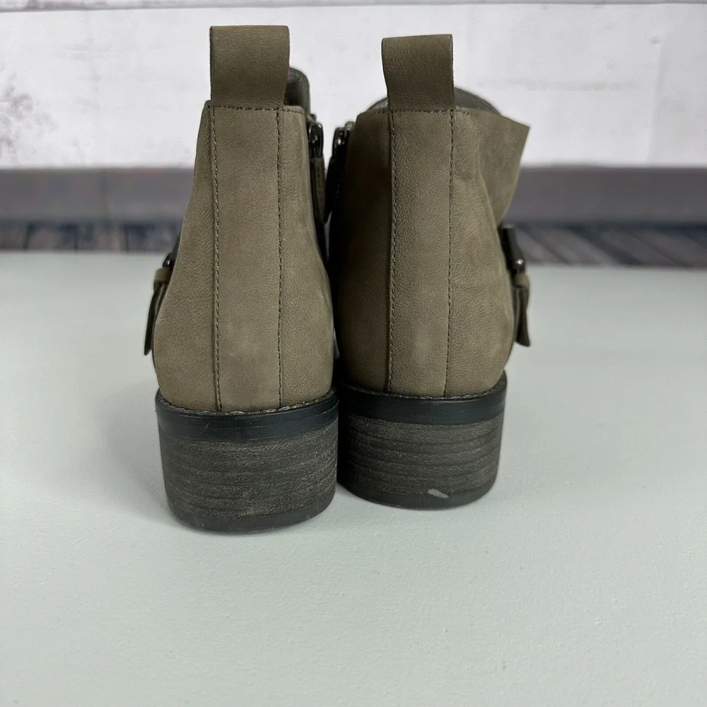 Eileen Fisher device customers
