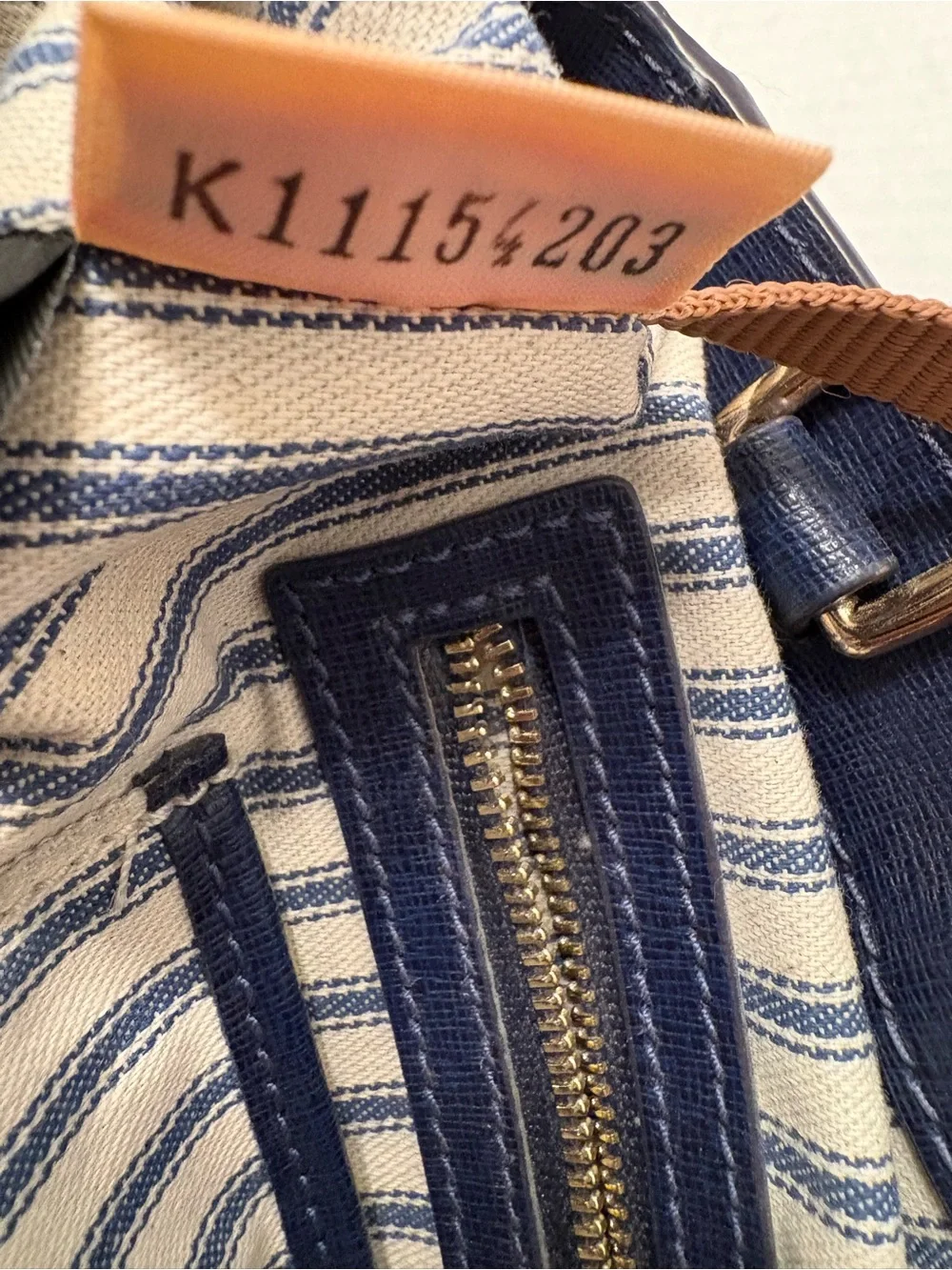 Dooney & Bourke closure length zip