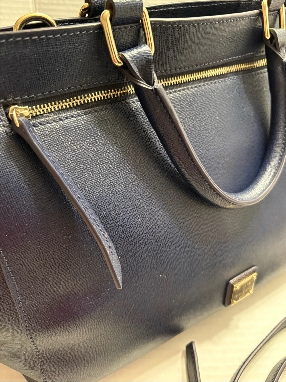 Dooney & Bourke 25 24 magnetic