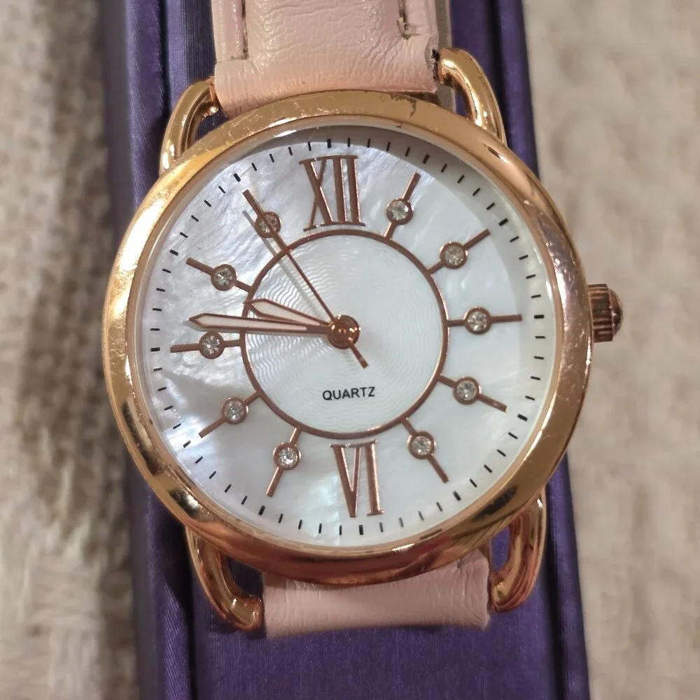 Rose Gold Bezel MOP Face Crystal Hour Marks Easy to Read Women's Watch Runs Well