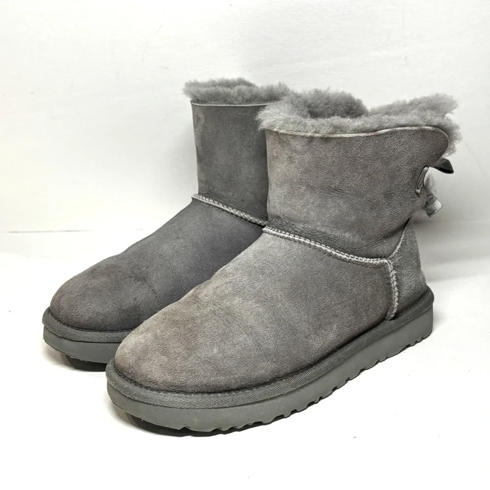 UGG Mini Bailey‎ Bow II Boots Women Size 7 Grey Good Suede Ankle 1016501