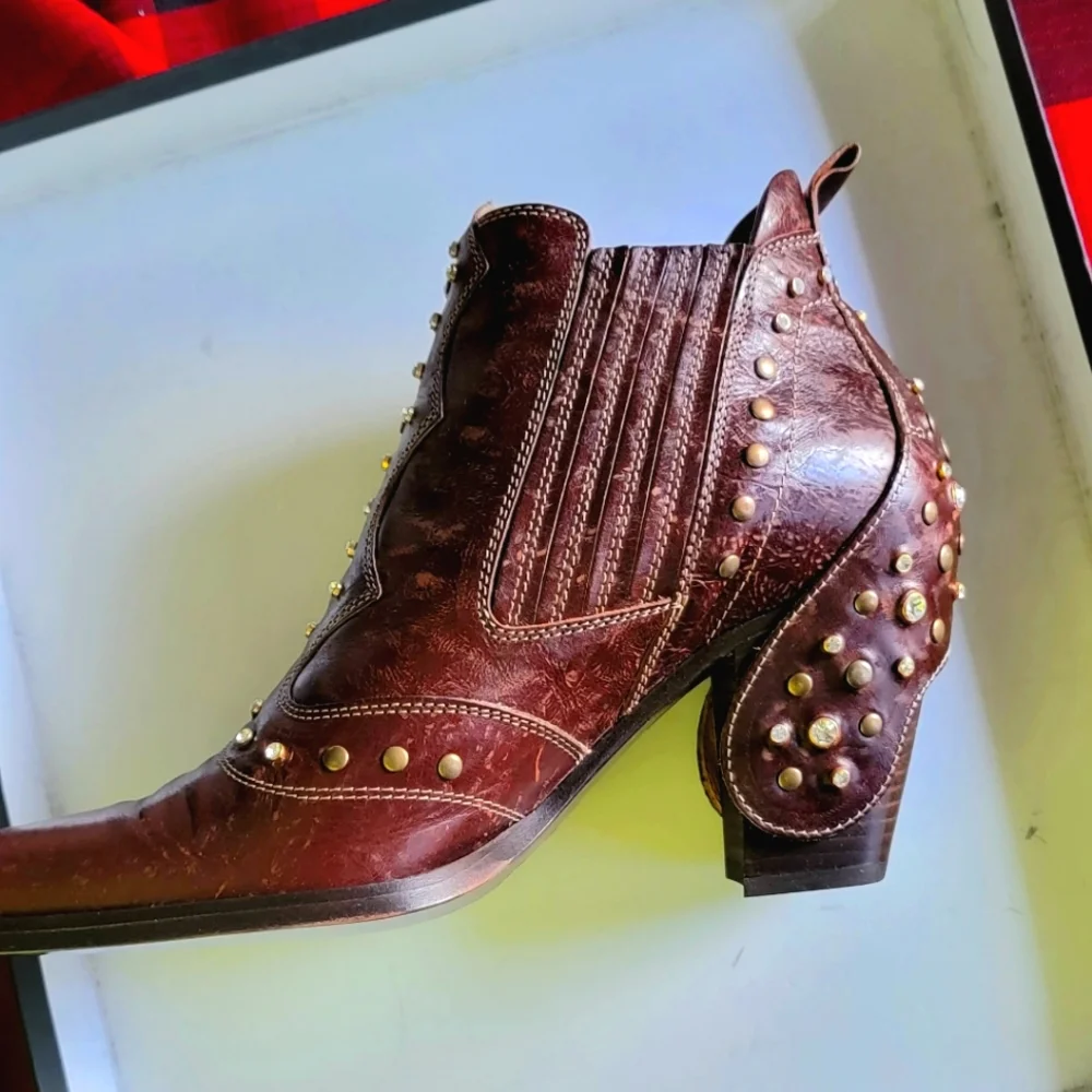 EL VAQUERO Studded Ankle Boots Booties NEW NIB