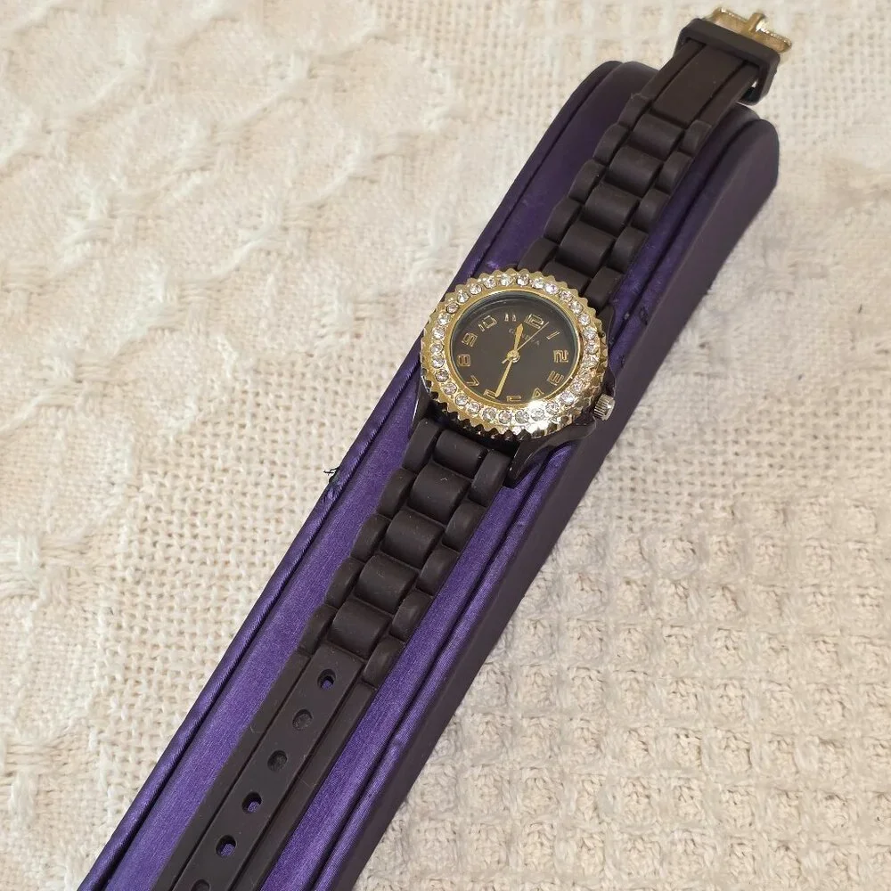 Geneva women gold