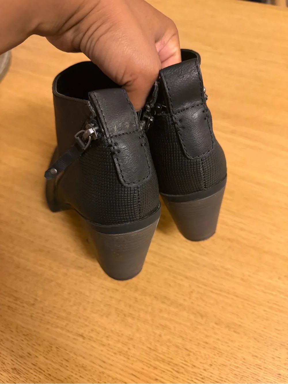 N/A stylish black