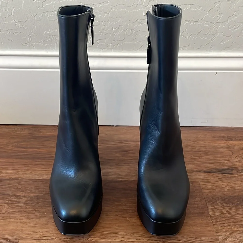 Stuart Weitzman calf padded side