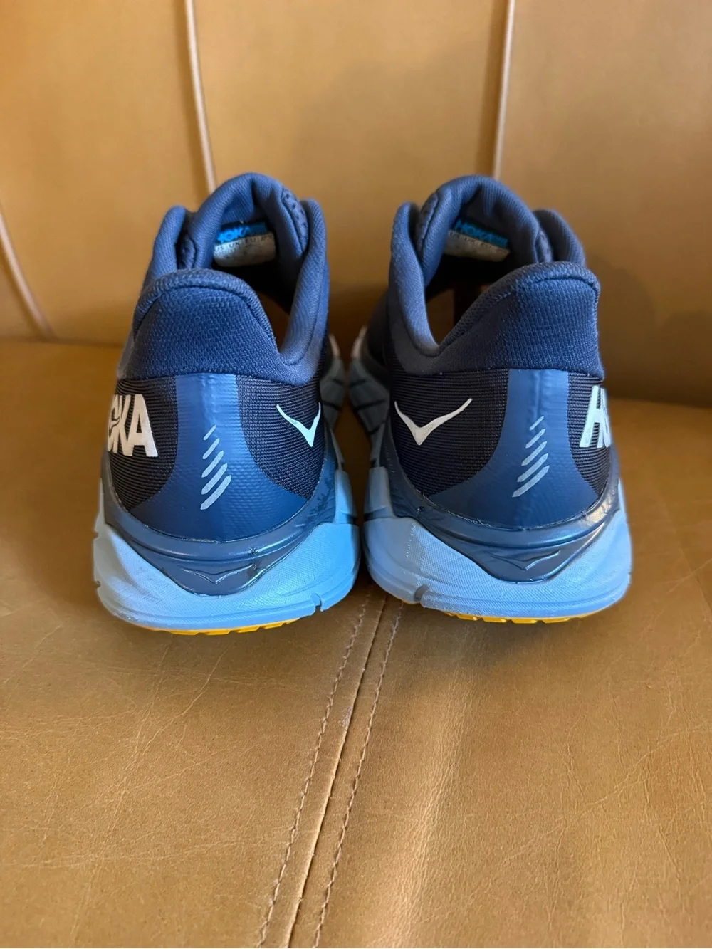 Hoka Arahi 5 Men’s Size 12 D In Ombré Blue - Navy/White/Gray/Light Blue