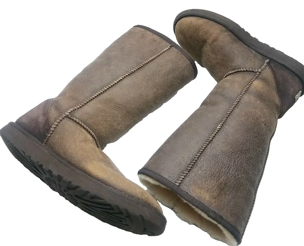 UGG Australia 5804 Classic Tall Bomber Brown Boots Womens Size 7 (shows wear)