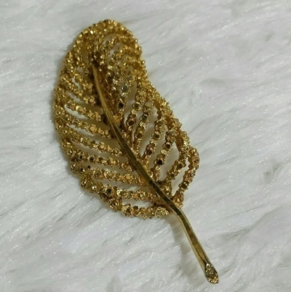 ☄Vintage BSK Gold Tone Leaf Brooch Pin