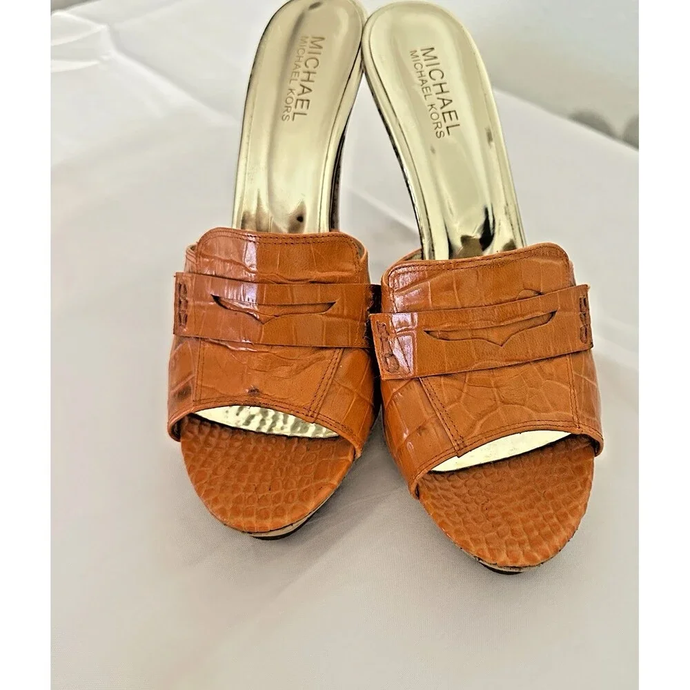 Michael Kors Orange Pumps 9.5 Women MK Logo Christmas Dinner Out
