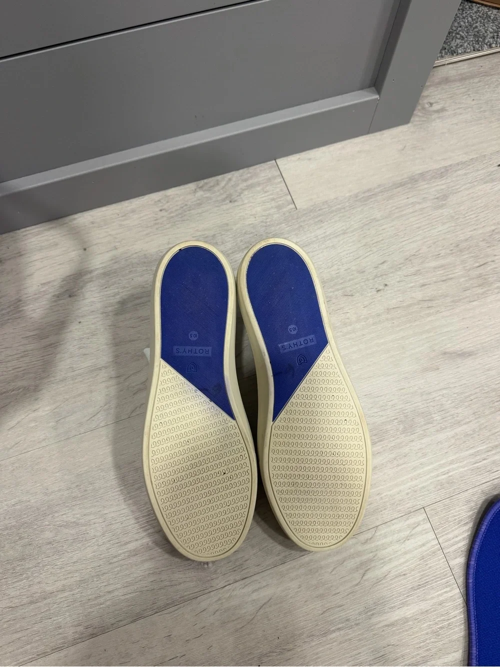 Rothys white rothy’s