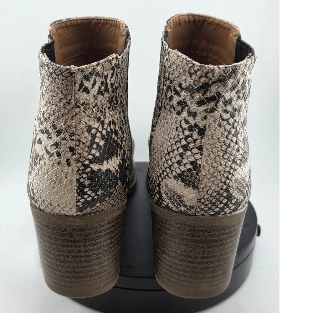 Maurices Womens Snake Print Ankle Booties Pointed Toe Block Heel Neutral Size 7R
