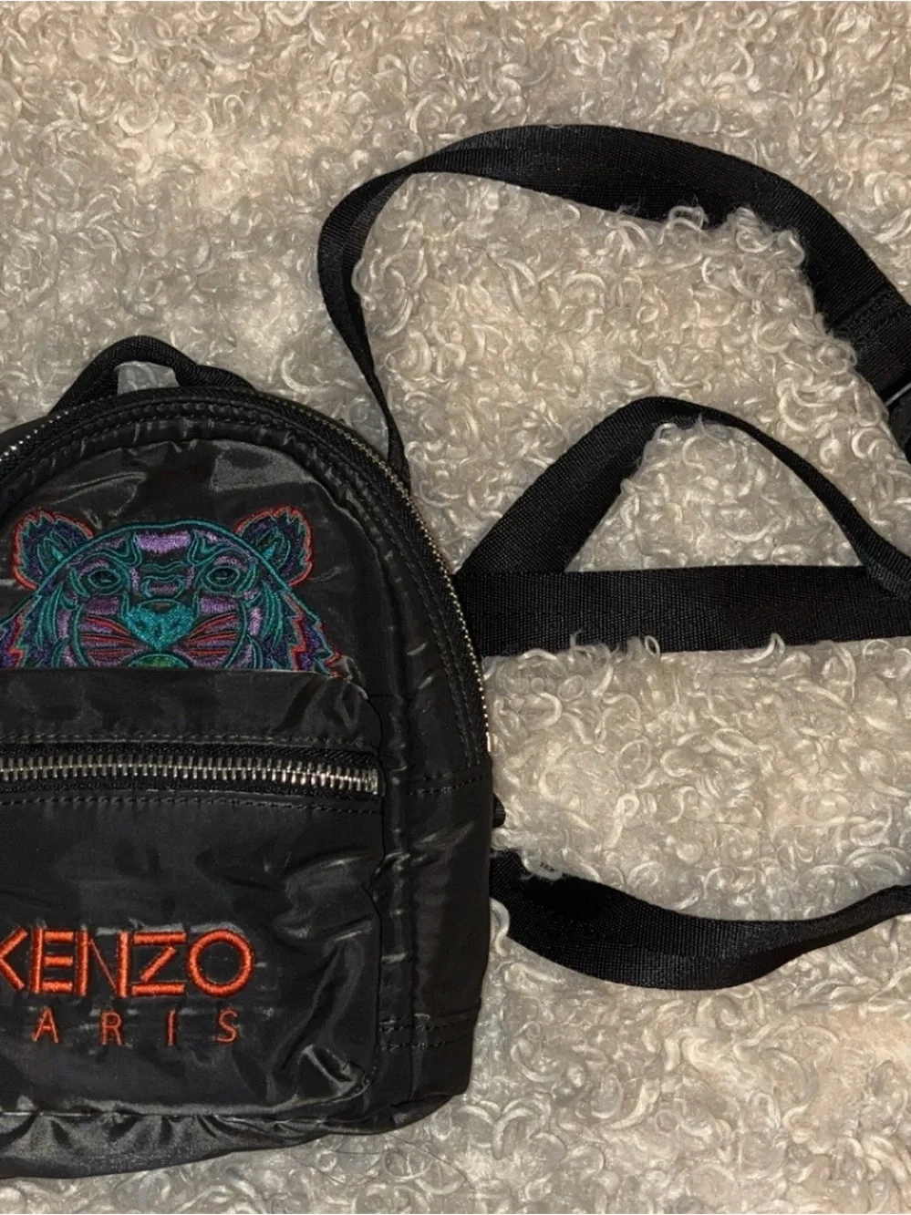 Kenzo compact too logo
