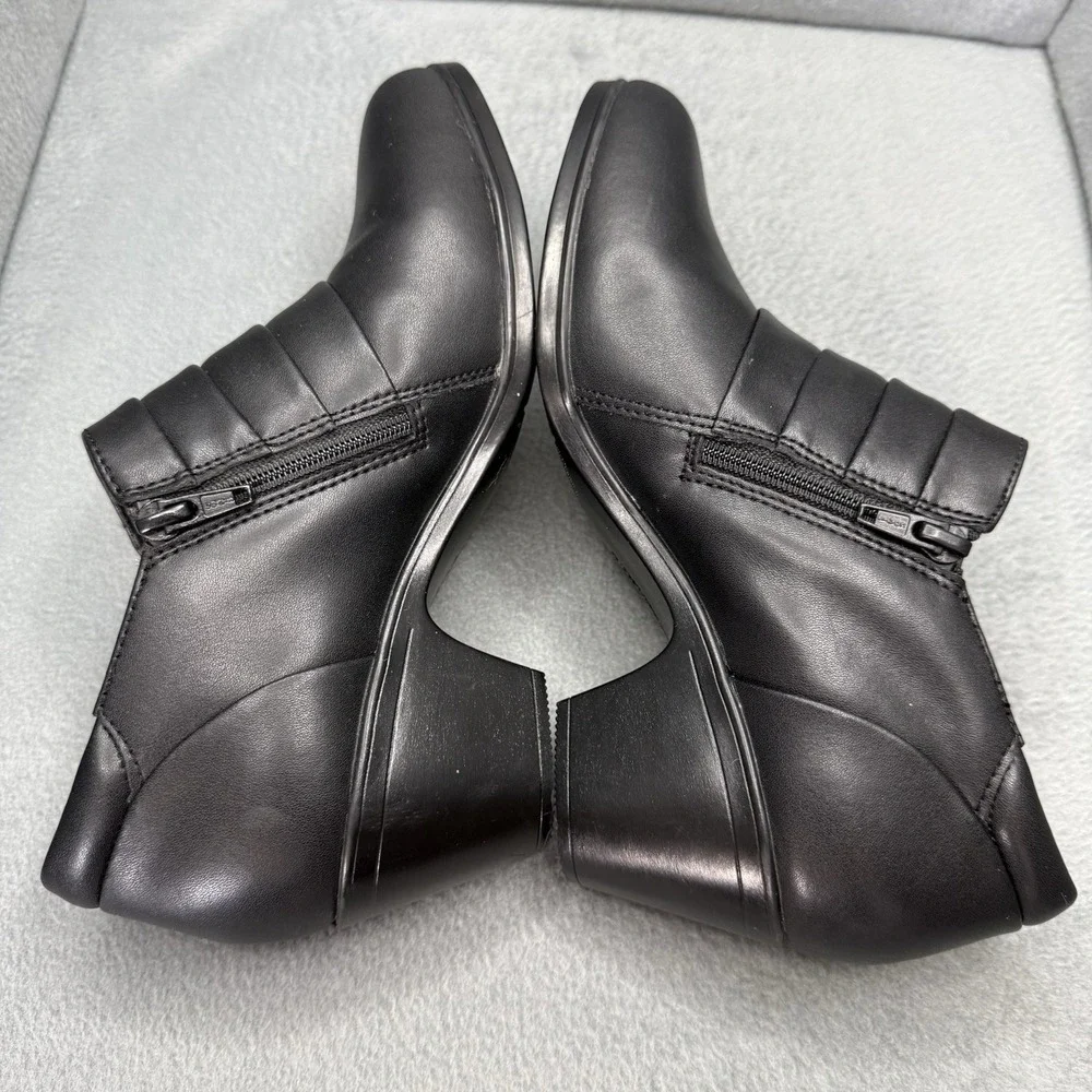 Clarks Emily 2 Pearl Women's 8 M Black Leather Ankle Booties Side Zip