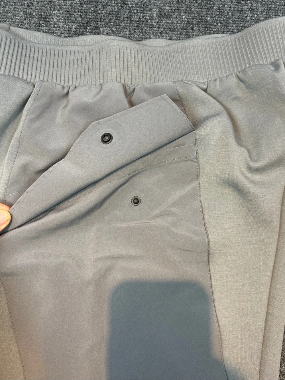 On Cloud Movement Athletic men’s shorts size LG.