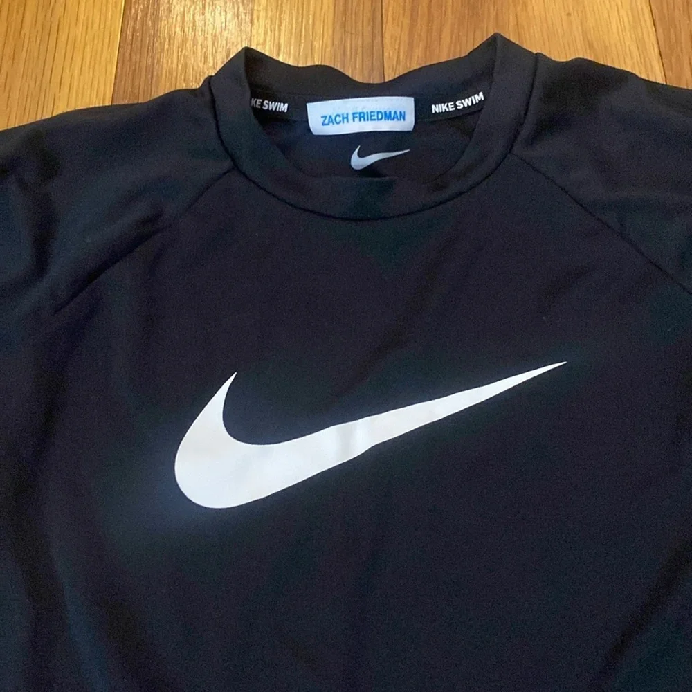 Nike Boys Black Swim Short Sleeve Shirt Size M