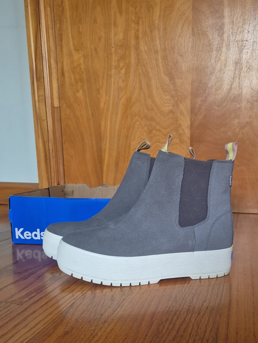 Keds Women's Gray Suede The Platform Chelsea Lug Boot, size 7,5