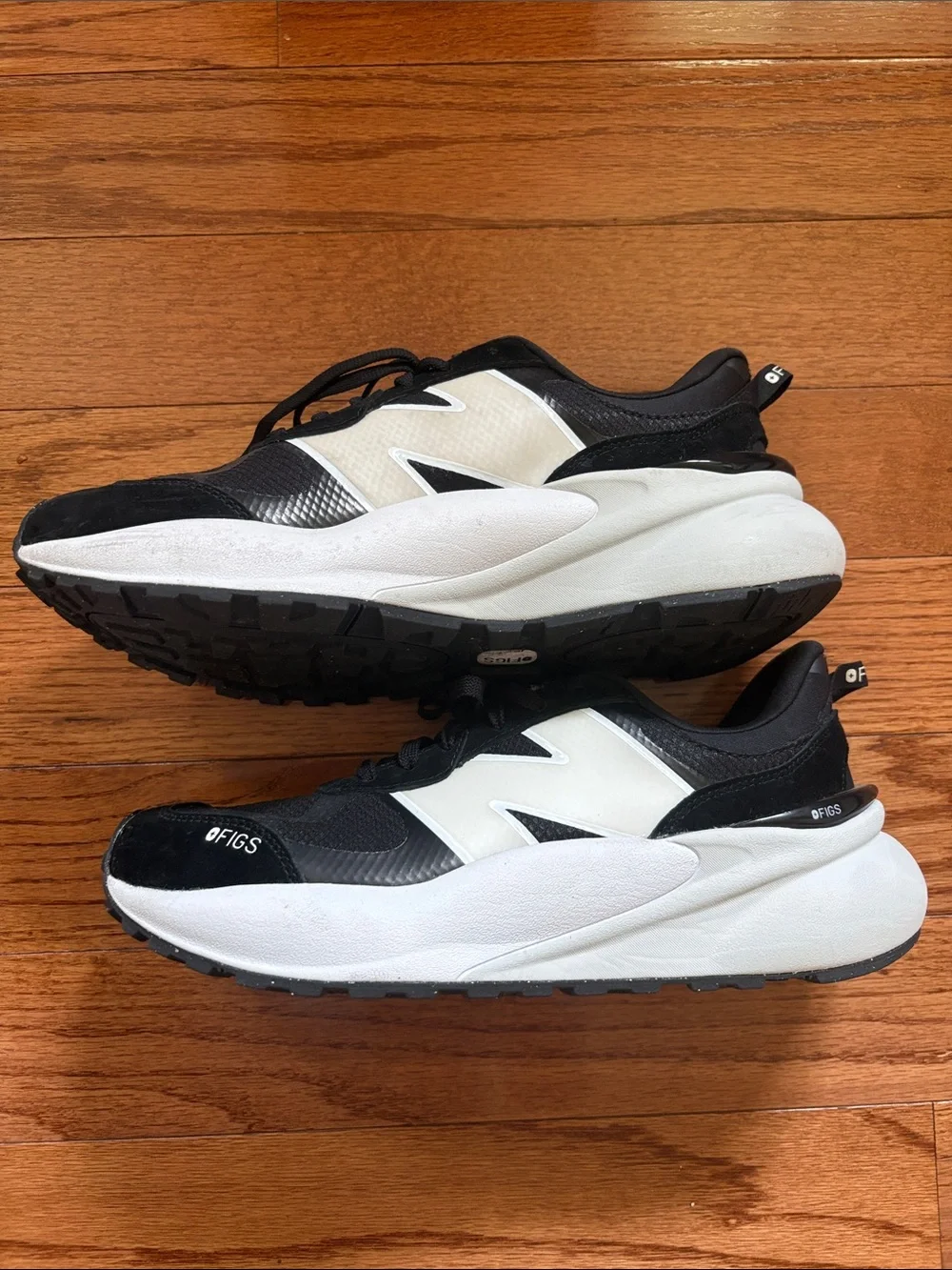 FIGS x New Balance 3447Men 11.5 women 13 Sneakers Black Slight scuff on side
